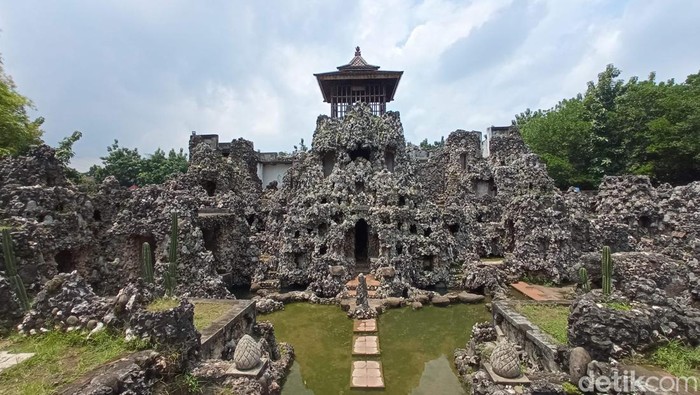 Gua Sunyaragi Cirebon